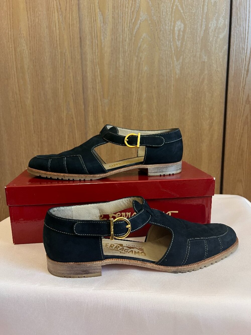Salvatore Ferragamo Pasadena Vintage Navy Sandals Size 8.5 AAAA